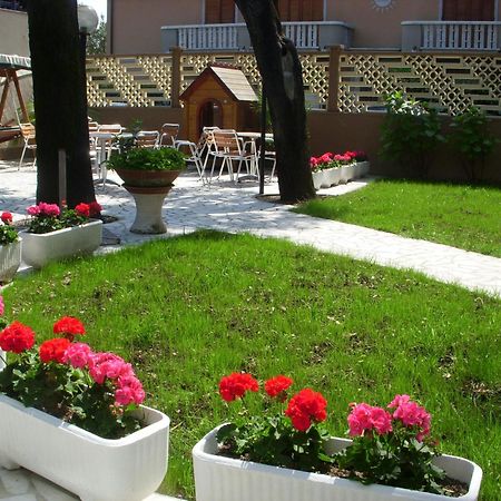 Hotel Roma Marina di Massa Kültér fotó