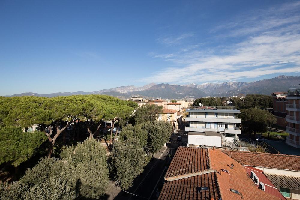 Hotel Roma Marina di Massa Kültér fotó