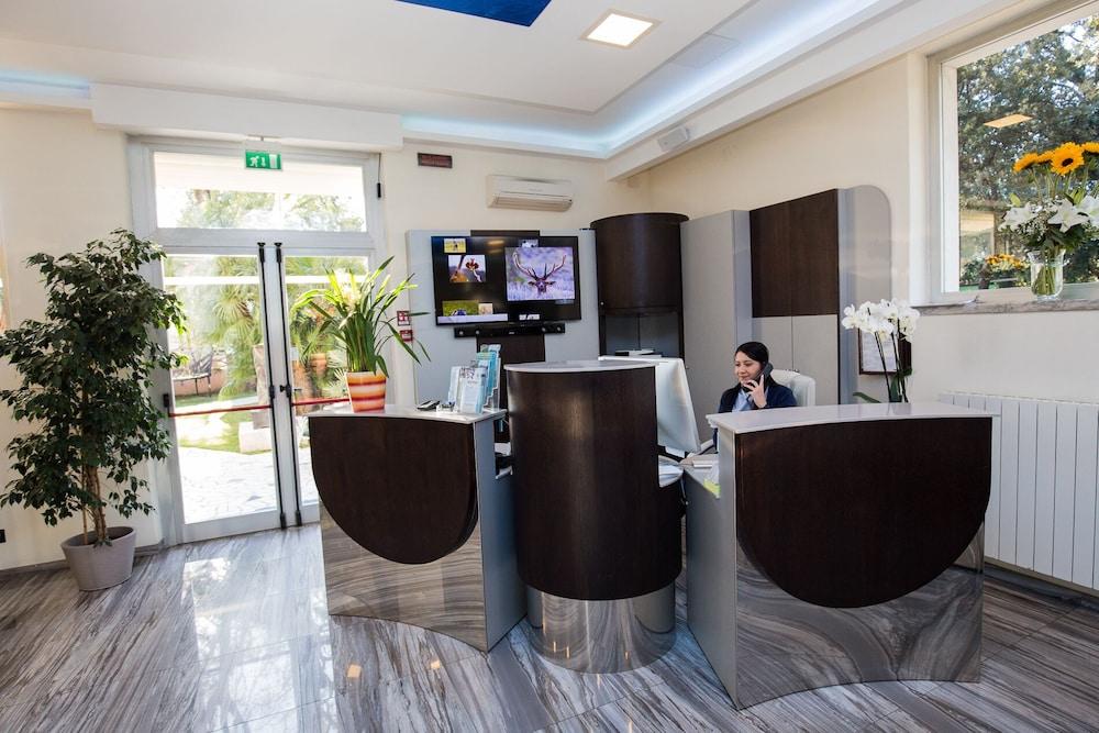 Hotel Roma Marina di Massa Kültér fotó
