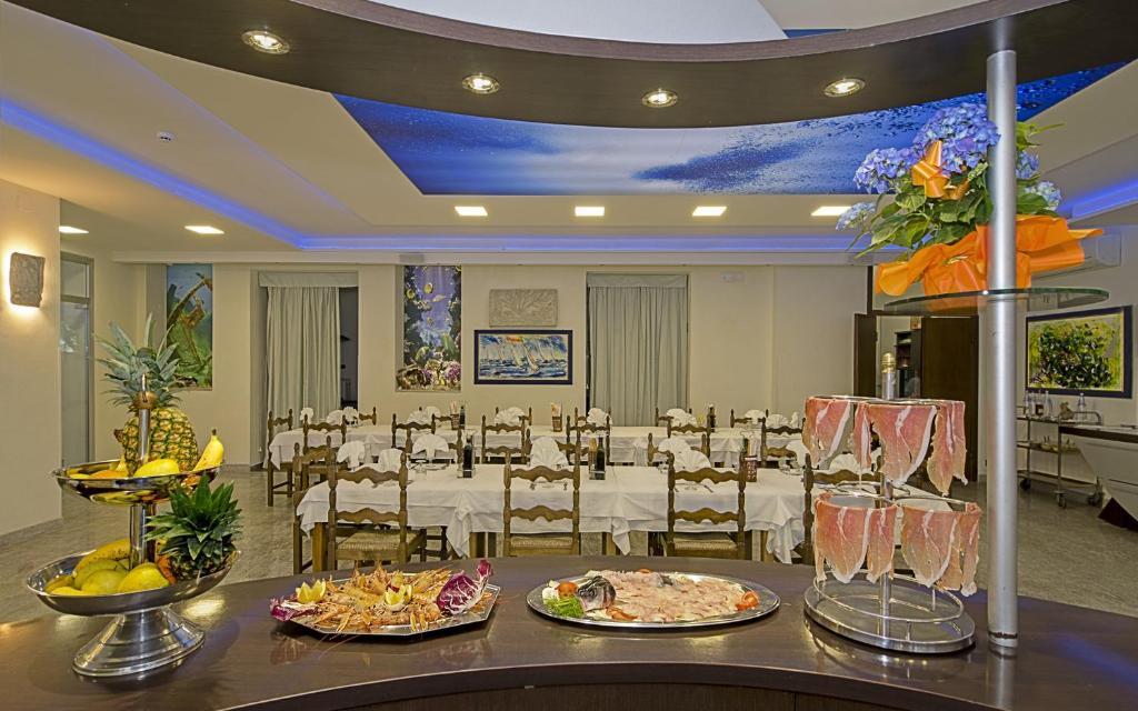 Hotel Roma Marina di Massa Kültér fotó