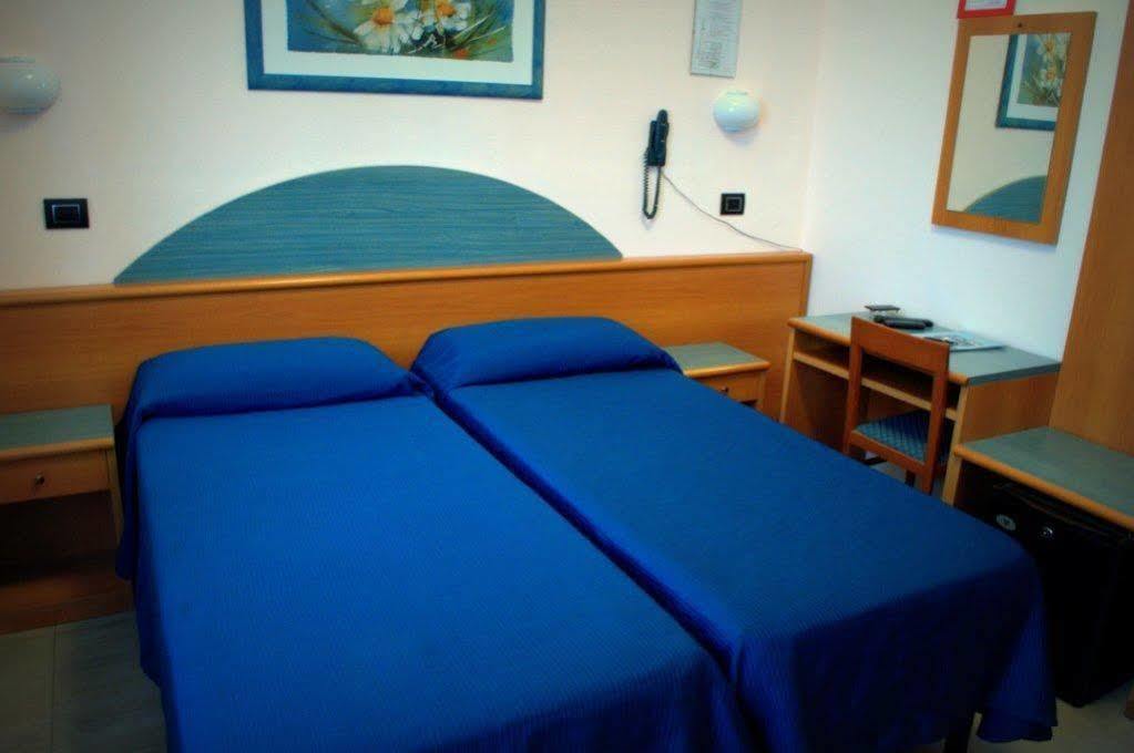 Hotel Roma Marina di Massa Kültér fotó