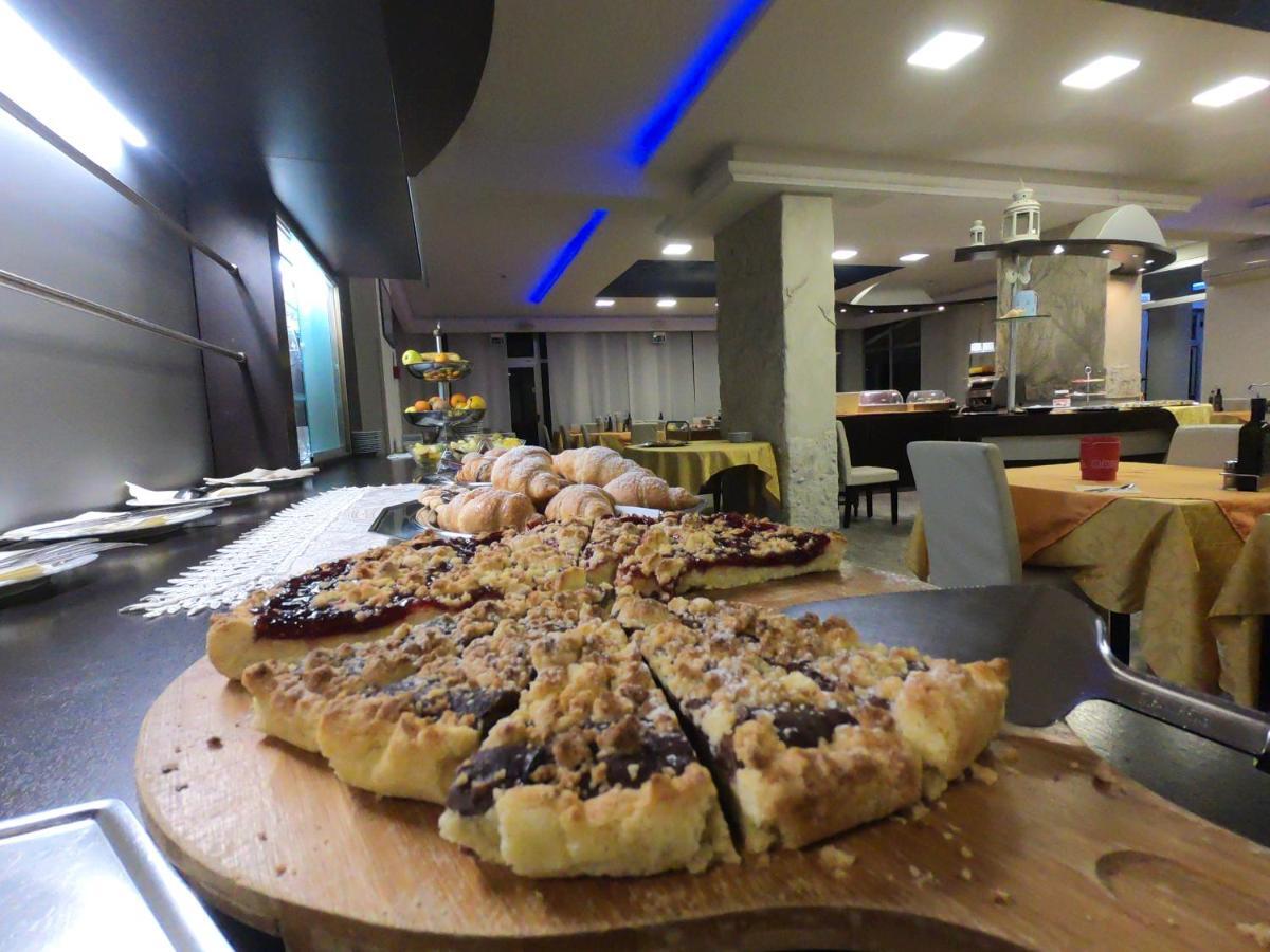 Hotel Roma Marina di Massa Kültér fotó