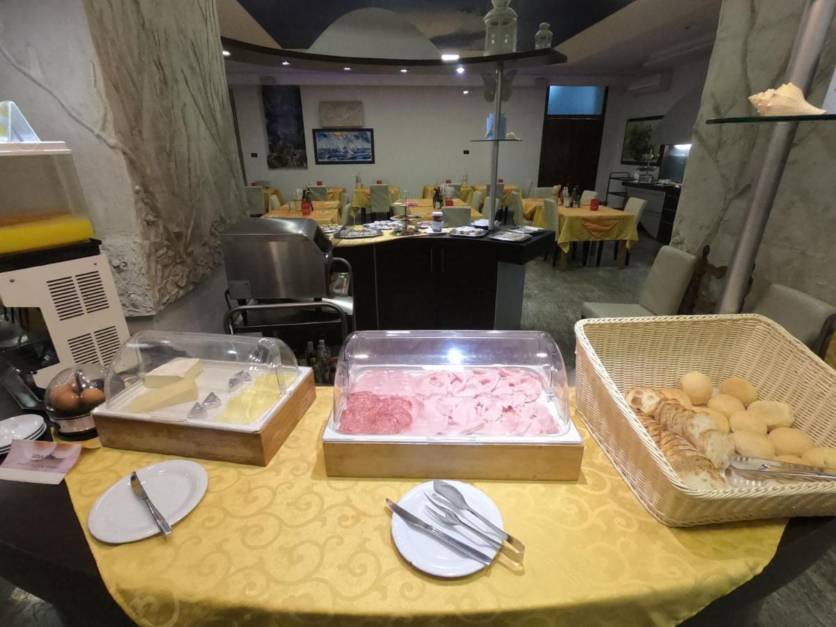 Hotel Roma Marina di Massa Kültér fotó